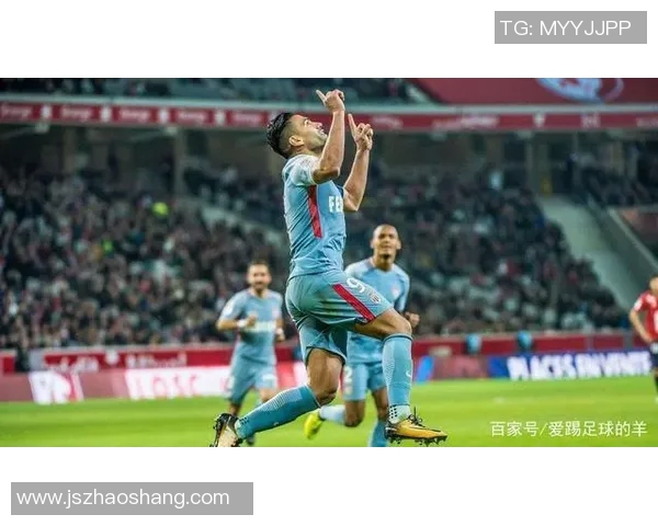 足球球星全力练射靶精准度大比拼展现超强进攻火力 足球球星全力练射靶精准度大比拼展现超强进攻火力