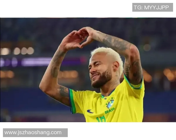 足球球星赛场比心瞬间温暖全场展现运动与真情交融魅力 足球球星赛场比心瞬间温暖全场展现运动与真情交融魅力